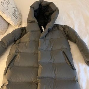 Lululemon Cloudscape Waterproof Wrap Down Jacket in Green Size 6